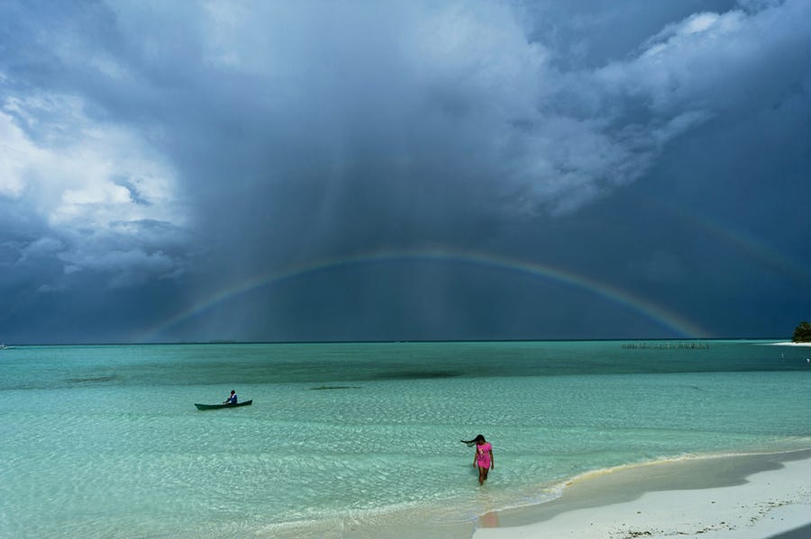 Foto-foto Pemenang National Geographic Photo Contest 2011 Places-winner-into-the-green-zone-onuk-island-balabac-palawan-philippines