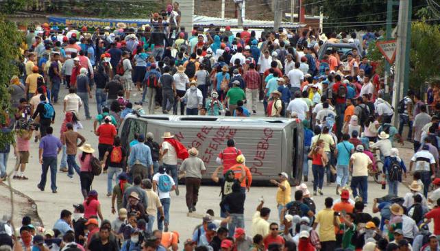 Otra barbarie de nuevo en México de "policías" en contra de estudiantes. - Página 2 Estudiantes_3