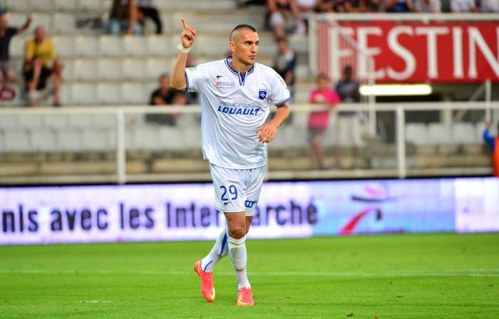 AJ Auxerre au quotidien - Page 2 20140801iconsport_win_010814_05_12