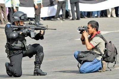 Venezuela: coup de projecteur sur les zones d´ombre médiatiques Fake-Venezuela-Protest-Photo-7