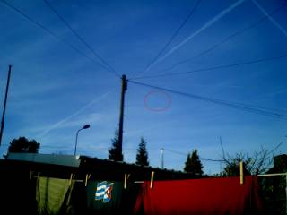 Les avions qui mettent les chemtrails pris en flagrant délit Cardiff_2008.11.20_chemtrail_15h51c