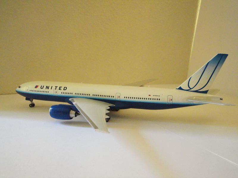 Boeing 777-222 United 62289027