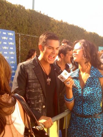 Teen Choice Award 2010... - Page 4 55899776_p