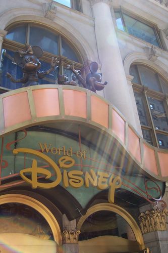 World of Disney NYC ferme ses portes en 2010 25715123_m