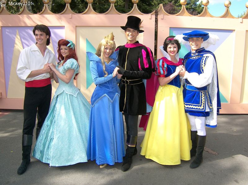 Vos photos des princesses Disney sur les parcs! 29278771