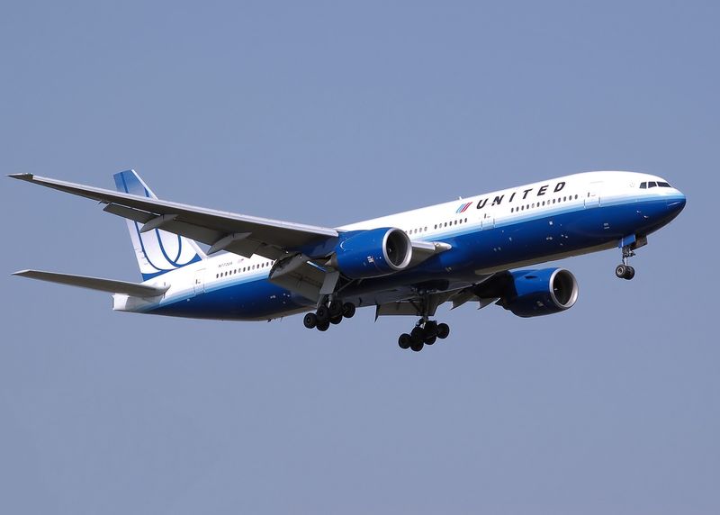 Boeing 777-200 57798864