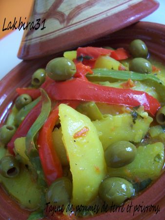 Tajine de pommes de terre poivrons 35447112_p