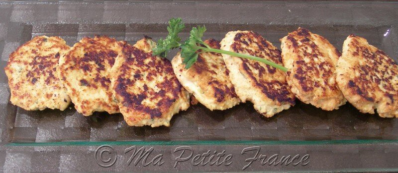 GALETTES  DE  POULET  GRILLEES  AU  BASILIC  ET  AU  PIMENT  D  ESPELETTE 21300455