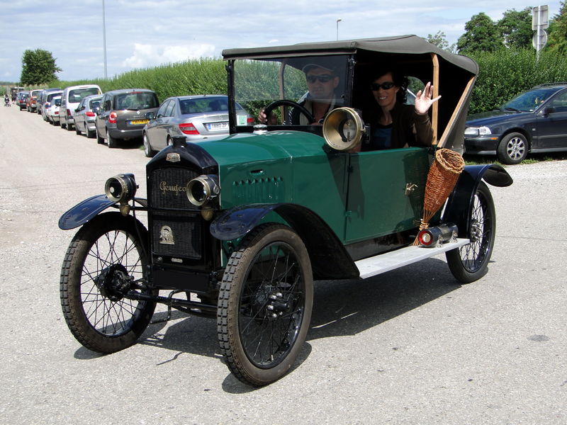 Basé sur l'ordre alphabétique, des noms de voitures, camions, dragsters, vélos, motos, tracteurs, bref tout ce qui roule !... - Page 23 46317315