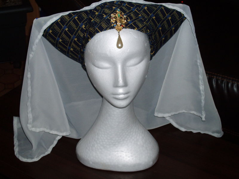 chapeaux et coiffes Médiévales 37679112