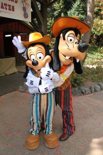 Photos avec les Personnages Disney - Page 38 75202656_m