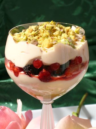 trifle aux fruits rouges 30695783_p