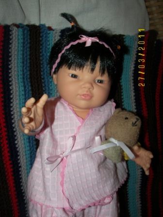 XIU poupée asiatique aux cheveux mi-longs