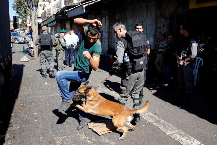 قوات الاحتلال تُنكل بالمواطنين في القدس 860x484