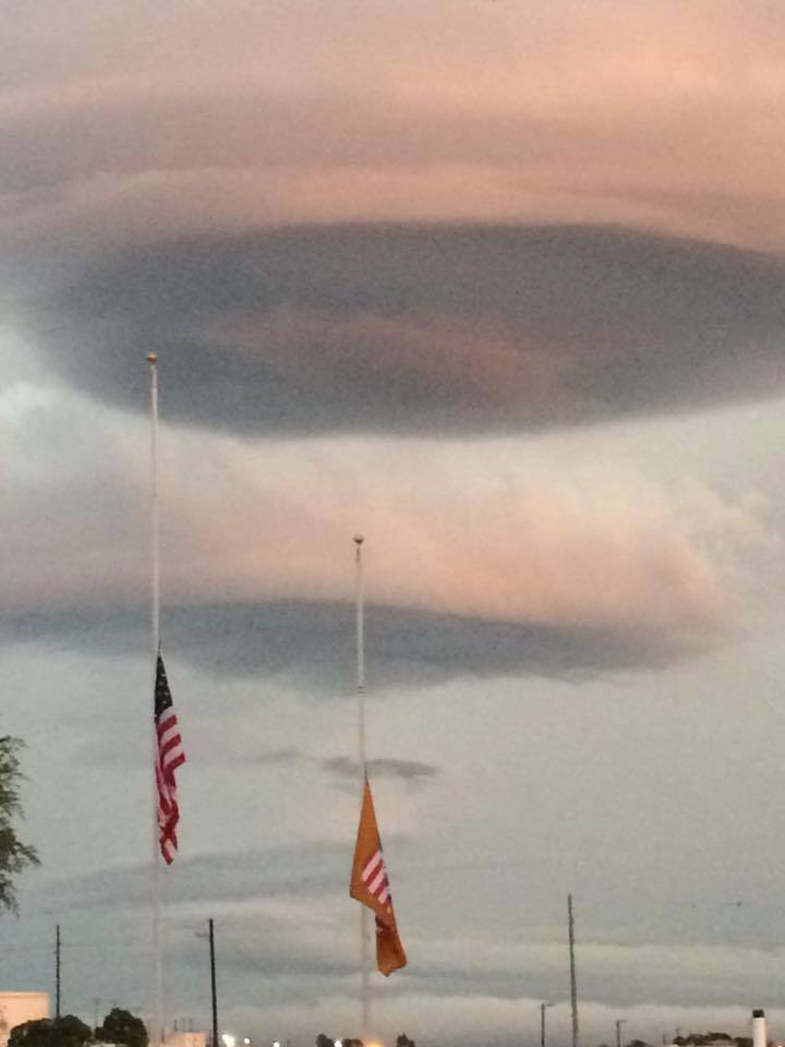 Nuages ​​lenticulaires apocalyptiques plus Robertson et Leon comtés au Texas  Lenticular-clouds-texas-3