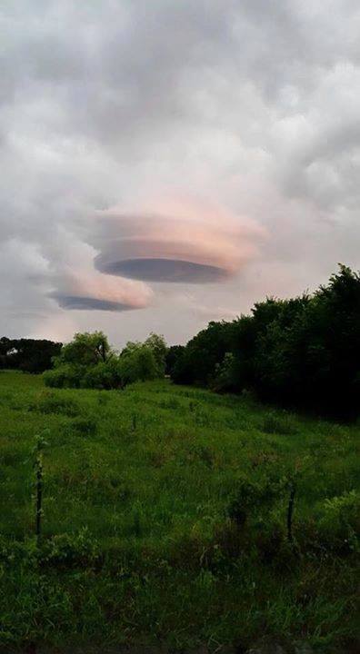 Nuages ​​lenticulaires apocalyptiques plus Robertson et Leon comtés au Texas  Lenticular-clouds-texas