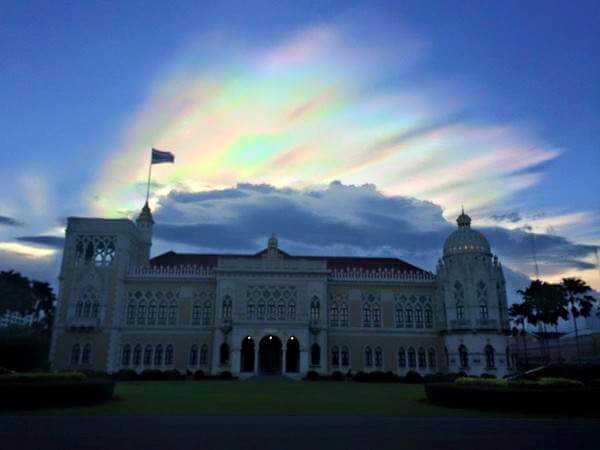 NIBIRU, ULTIMAS NOTICIAS Y TEMAS RELACIONADOS (PARTE 20) - Página 34 Fire-rainbow-bangkok-june-2015