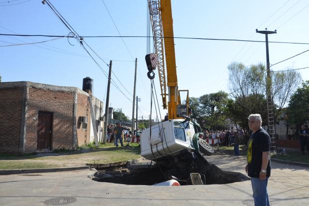 NIBIRU, ULTIMAS NOTICIAS Y TEMAS RELACIONADOS (PARTE 21) - Página 19 Sinkhole-Corrientes-argentina-2