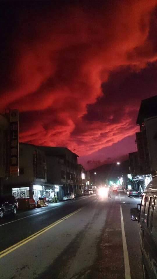 Et soudain, un ciel rouge sang est apparu après que le typhon Dujuan balayé Taitung, Taïwan  Blood-sky-taiwan