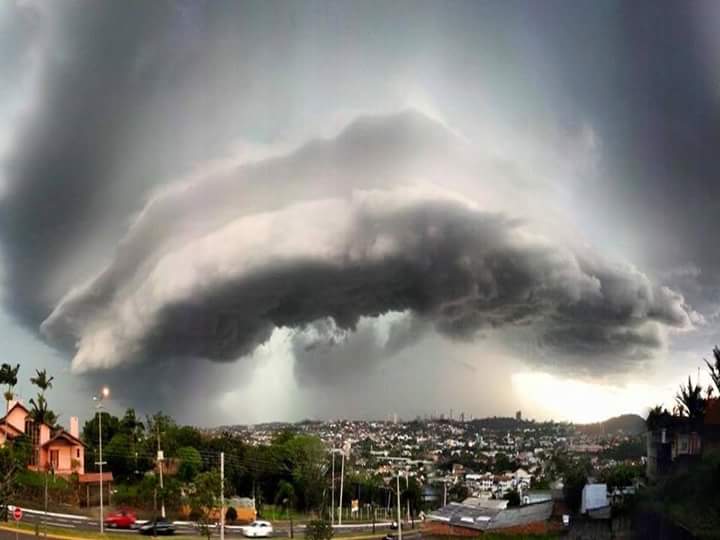 Ce nuage terrifiant sur Rio Grande do Sul, le Brésil est juste fou  Cloud-brazil