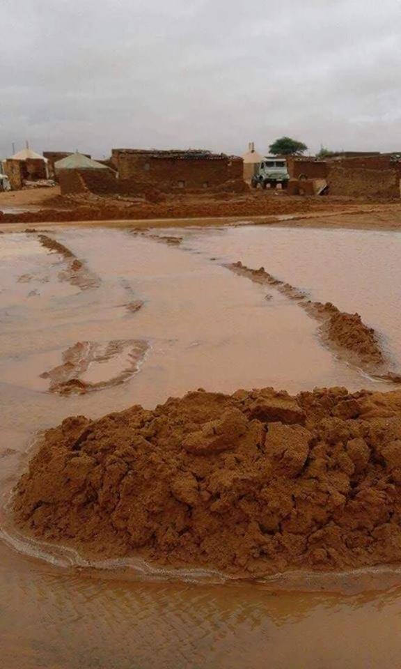 NIBIRU, ULTIMAS NOTICIAS Y TEMAS RELACIONADOS (PARTE 22) - Página 17 Sahara-floods-october-2015-3