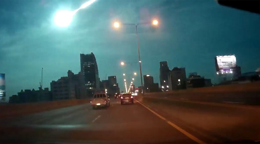  NIBIRU , ELENINI Y OTROS MISTERIOS RELACCIONADOS  - Página 2 Meteor-bangkok-november-2-2015