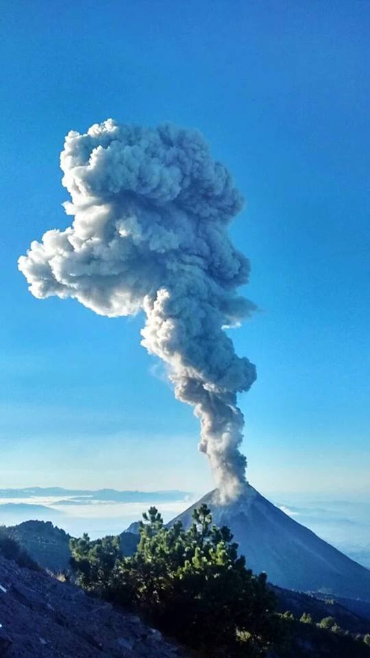 NIBIRU, ULTIMAS NOTICIAS Y TEMAS RELACIONADOS (PARTE 22) - Página 40 Colima-volcano-eruption-december-2015-3