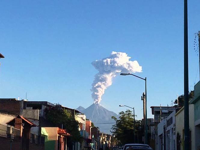 NIBIRU, ULTIMAS NOTICIAS Y TEMAS RELACIONADOS (PARTE 22) - Página 40 Colima-volcano-eruption-december-2015-4