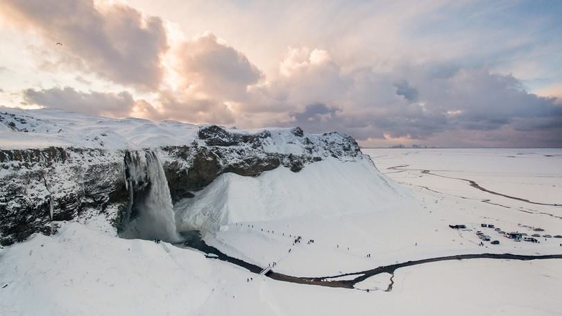 NIBIRU, ULTIMAS NOTICIAS Y TEMAS RELACIONADOS (PARTE 22) - Página 38 Iceland-snowfall-record-2015-7