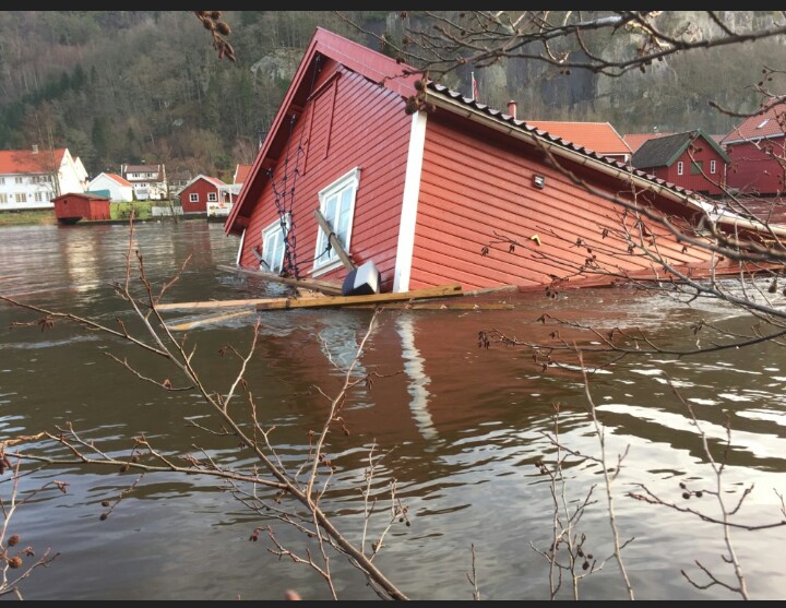 NIBIRU, ULTIMAS NOTICIAS Y TEMAS RELACIONADOS (PARTE 22) - Página 38 Norway-strongest-storm-in-200-years-1