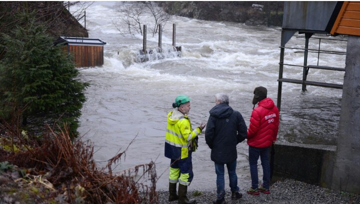 NIBIRU, ULTIMAS NOTICIAS Y TEMAS RELACIONADOS (PARTE 22) - Página 38 Norway-strongest-storm-in-200-years-4