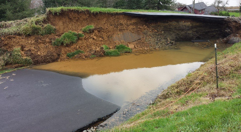 NIBIRU, ULTIMAS NOTICIAS Y TEMAS RELACIONADOS (PARTE 22) - Página 40 Tillamook-sinkhole-landslides-oregon