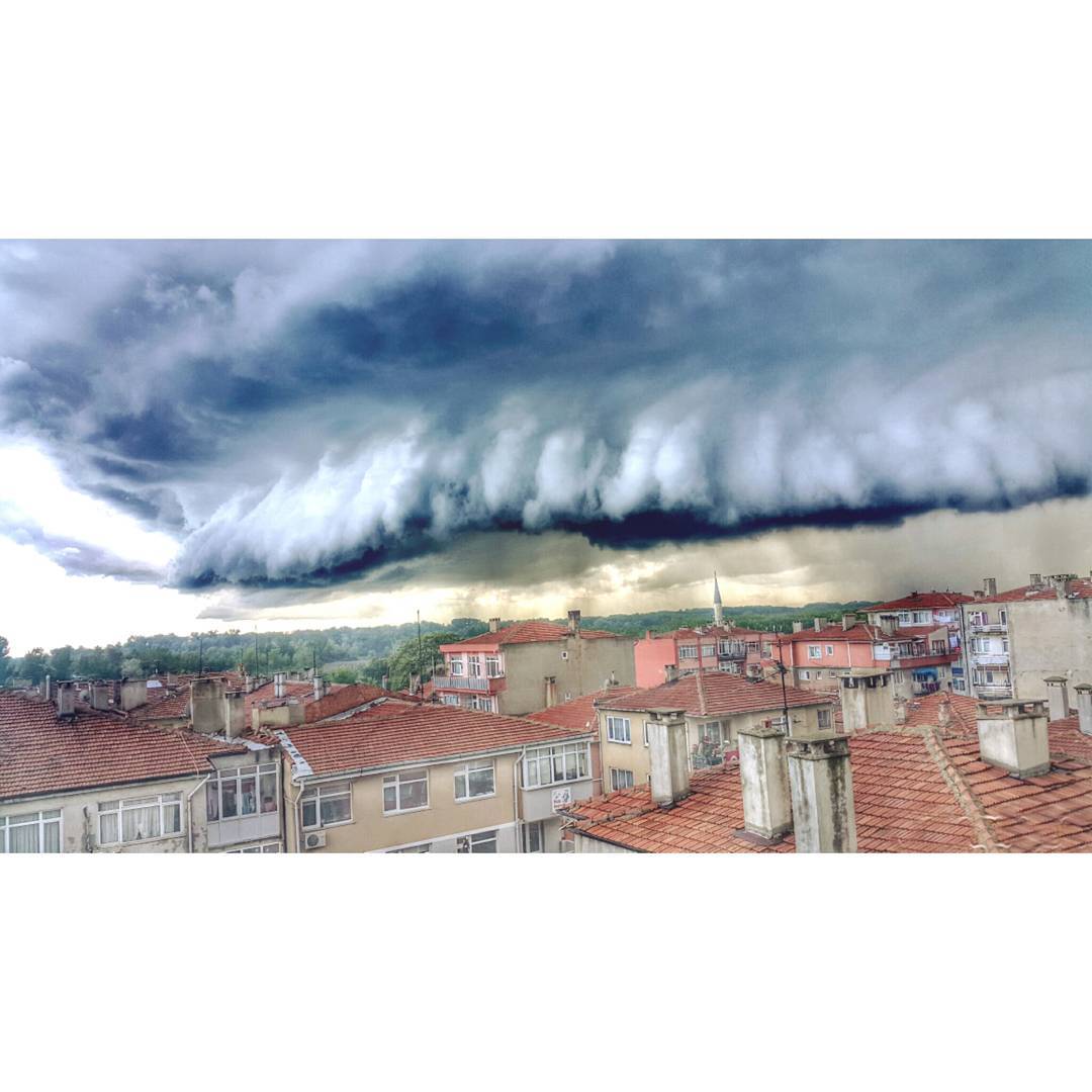 Crazy supercell thunderstorm swallows up Edirne, Turkey Supercell-turkey-edirne-april-25-2016-1