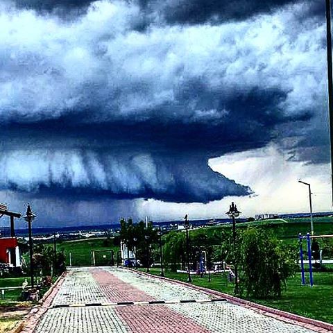 Crazy supercell thunderstorm swallows up Edirne, Turkey Supercell-turkey-edirne-april-25-2016-2