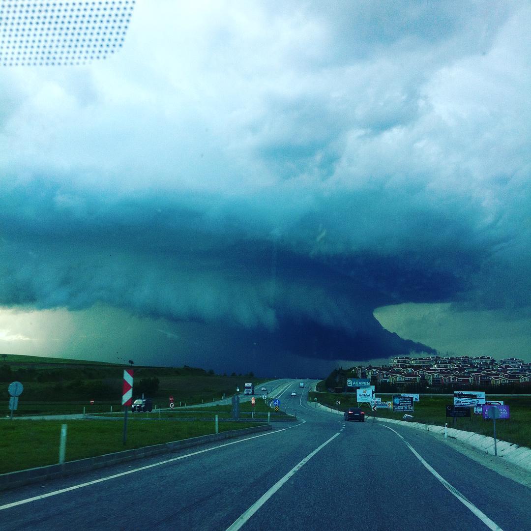 Crazy supercell thunderstorm swallows up Edirne, Turkey Supercell-turkey-edirne-april-25-2016-5