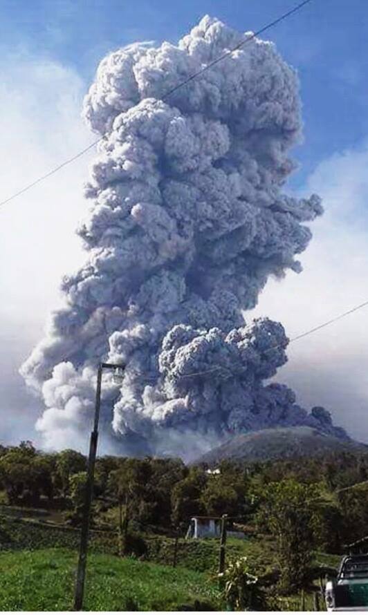 36 consecutive hours of ash and gas emissions at Turrialba Volcano in Costa Rica Turrialba-volcano-eruption-may-2016