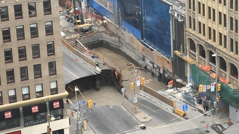 Enormous sinkhole devours Rideau Street in downtown Ottawa Giant-sinkhole-ottawa