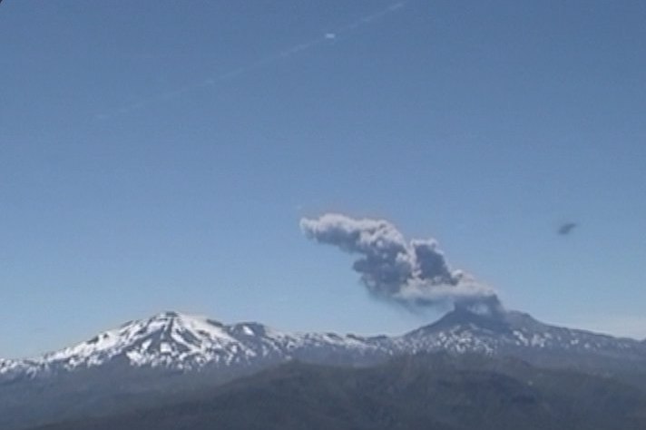 NIBIRU, ULTIMAS NOTICIAS Y TEMAS RELACIONADOS (PARTE 27) - Página 29 2-volcanoes-erupt-simulteneously-in-chile-2