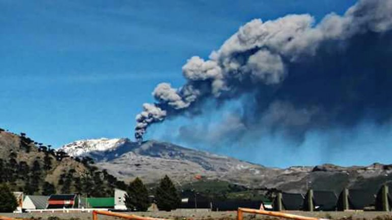 NIBIRU, ULTIMAS NOTICIAS Y TEMAS RELACIONADOS (PARTE 27) - Página 29 2-volcanoes-erupt-simulteneously-in-chile-5