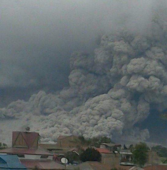  Ash tornado during strong eruption at sinabung volcano again - Indonesia Sinabung-volcano-eruption-1