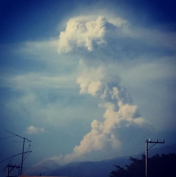 NIBIRU, ULTIMAS NOTICIAS Y TEMAS RELACIONADOS (PARTE 28) - Página 25 Colima-volcano-eruption-december-24-2016