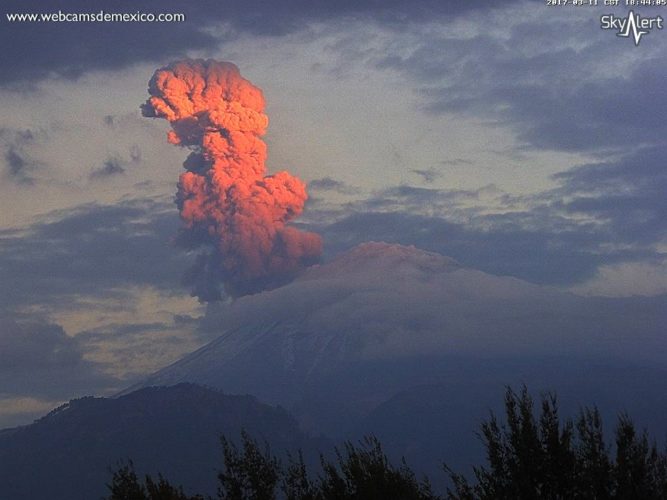 NIBIRU, ULTIMAS NOTICIAS Y TEMAS RELACIONADOS (PARTE 29) - Página 40 Popocatepetl-eruption-1