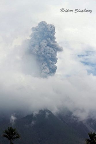 NIBIRU, ULTIMAS NOTICIAS Y TEMAS RELACIONADOS (PARTE 29) - Página 40 Sinabung-volcano