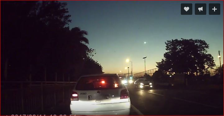 NIBIRU, ULTIMAS NOTICIAS Y TEMAS RELACIONADOS (PARTE 32) - Página 24 Fireball-la-reunion-mauritius-1