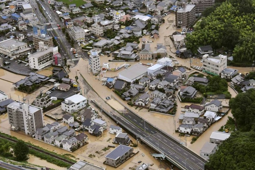 Japan: 3.2 million people flee unprecedented floods while M6.1 earthquake hits main Honshu Island Floods-japan