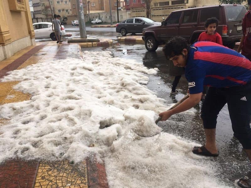 Weather chaos: Man risks his life to rescue a drowning cat after extreme hailstorms inundate parts of Saudi Arabia in frozen waters Hailstorm-saudi-arabia-august-2018-4