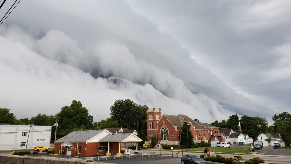 Beautiful and terrifying: Apocalyptic cloud engulfs Anna, Illinois  Terrifying-cloud-illinois-anna-3-1024x576