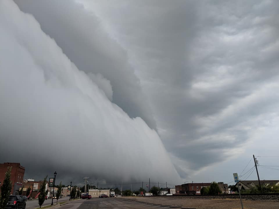 Beautiful and terrifying: Apocalyptic cloud engulfs Anna, Illinois  Terrifying-cloud-illinois-anna-5