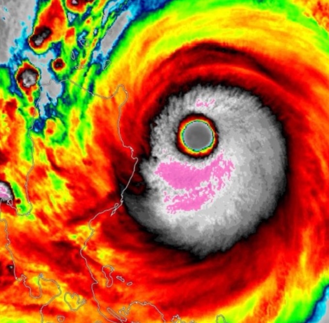 Meanwhile Super Typhoon Mangkhut hits the Philippines with power of 500,000 Hiroshima bombs Mangkhut-super-typhoon-september-2018-1