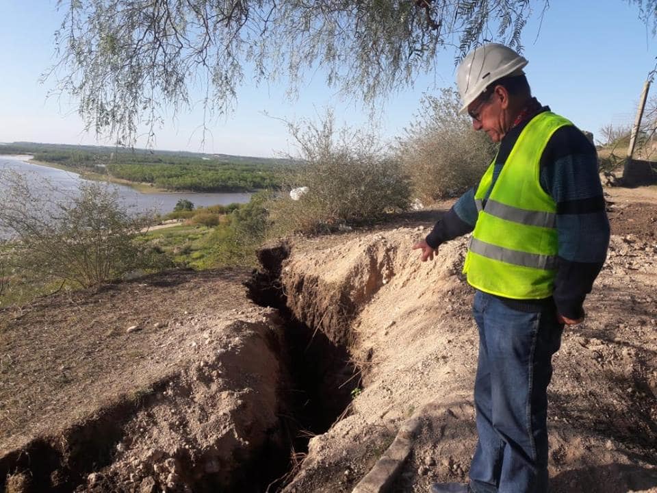 Earth wide open: Giant crack opens up in Diamante, Argentina Giant-crack-argentina-diamante-2